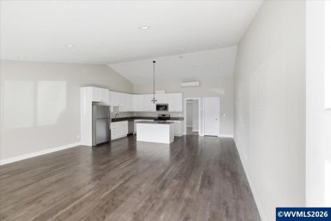 300 NW Santiam Bl Mill City OR 97360
