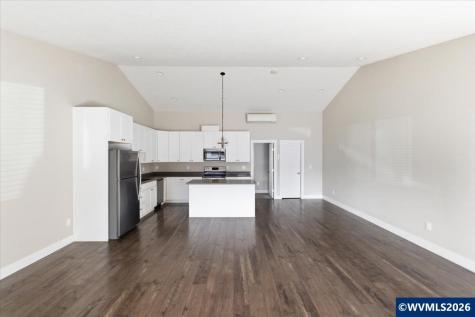 300 NW Santiam Bl Mill City OR 97360