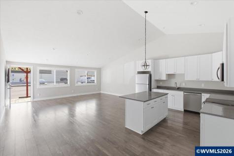 300 NW Santiam Bl Mill City OR 97360