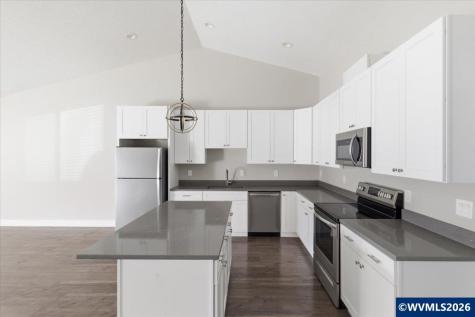 300 NW Santiam Bl Mill City OR 97360