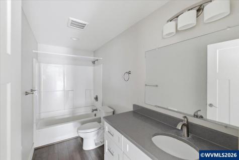 300 NW Santiam Bl Mill City OR 97360