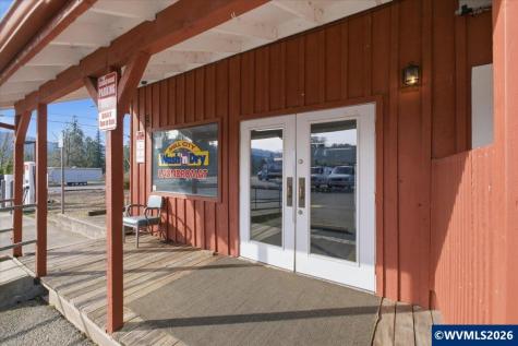 300 NW Santiam Bl Mill City OR 97360