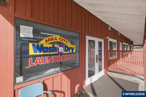 300 NW Santiam Bl Mill City OR 97360