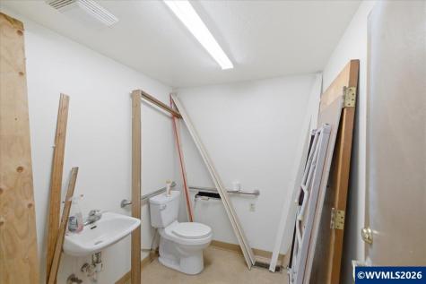 300 NW Santiam Bl Mill City OR 97360