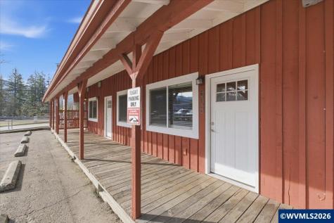 300 NW Santiam Bl Mill City OR 97360
