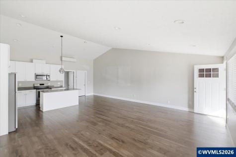 300 NW Santiam Bl Mill City OR 97360
