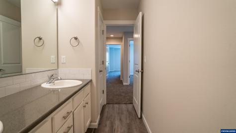 52 & 54 Sand Ridge Court Lebanon OR 97355