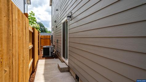 52 & 54 Sand Ridge Court Lebanon OR 97355