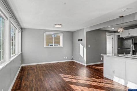995 985 Garnet Street NE Salem OR 97301