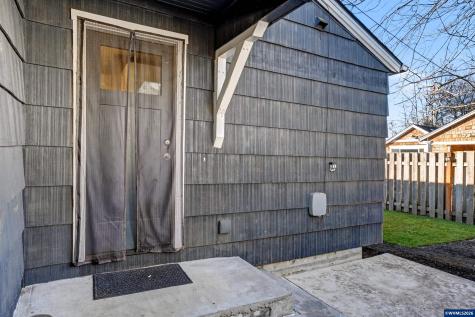 995 985 Garnet Street NE Salem OR 97301