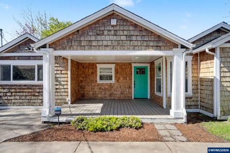 995 985 Garnet Street NE Salem OR 97301