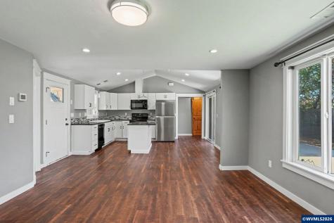 995 985 Garnet Street NE Salem OR 97301