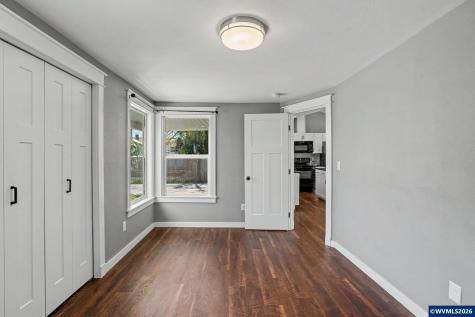 995 985 Garnet Street NE Salem OR 97301