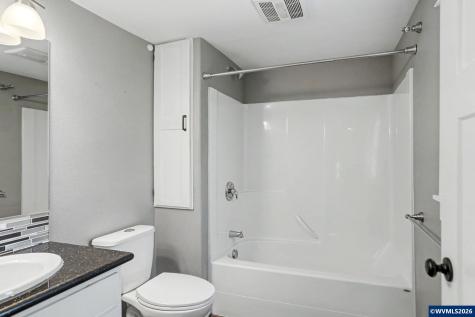 995 985 Garnet Street NE Salem OR 97301