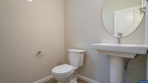 66 & 68 Sand Ridge Court Lebanon OR 97355