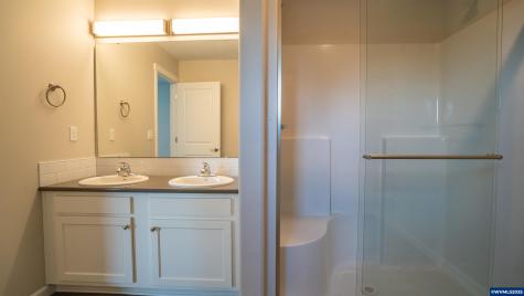 66 & 68 Sand Ridge Court Lebanon OR 97355