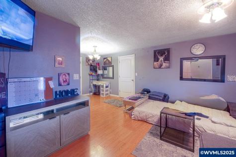 2000 SE Thurston (& 2006) Street Albany OR 97322