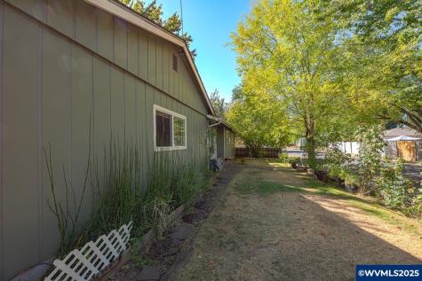 2000 SE Thurston (& 2006) Street Albany OR 97322