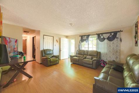2000 SE Thurston (& 2006) Street Albany OR 97322