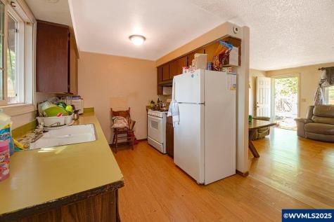 2000 SE Thurston (& 2006) Street Albany OR 97322
