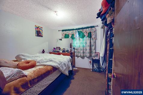 2000 SE Thurston (& 2006) Street Albany OR 97322