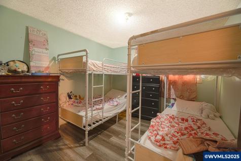 2000 SE Thurston (& 2006) Street Albany OR 97322