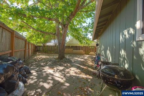 2000 SE Thurston (& 2006) Street Albany OR 97322