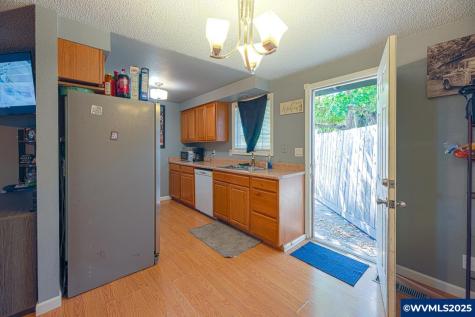 2000 SE Thurston (& 2006) Street Albany OR 97322