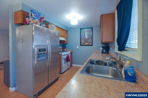 2000 SE Thurston (& 2006) Street Albany OR 97322