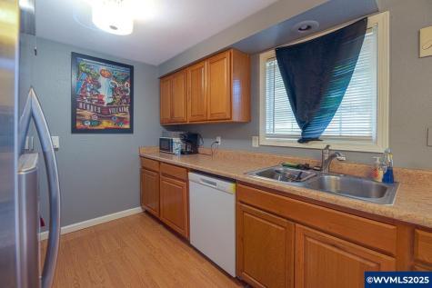 2000 SE Thurston (& 2006) Street Albany OR 97322