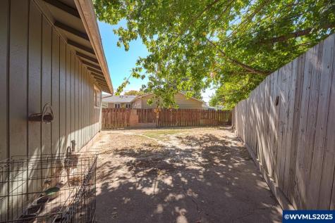 2000 SE Thurston (& 2006) Street Albany OR 97322