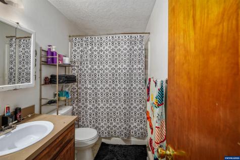 2486-2488 Wintergreen Avenue NW Salem OR 97304