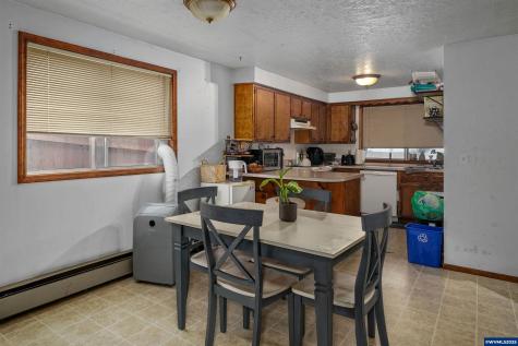 2486-2488 Wintergreen Avenue NW Salem OR 97304