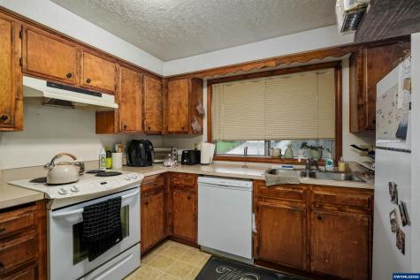2486-2488 Wintergreen Avenue NW Salem OR 97304