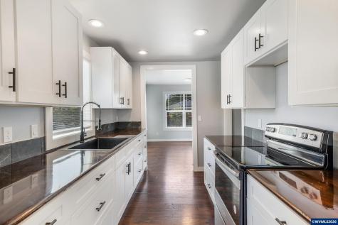 415 (#1-2) S 11th Street Independence OR 97351