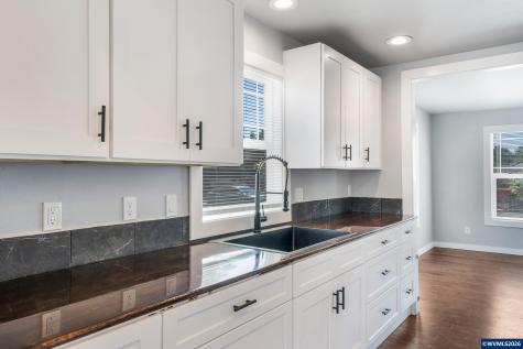415 (#1-2) S 11th Street Independence OR 97351