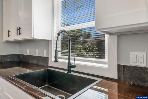 415 (#1-2) S 11th Street Independence OR 97351