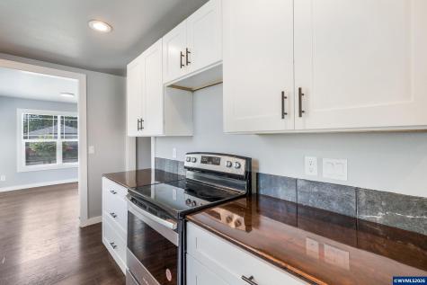 415 (#1-2) S 11th Street Independence OR 97351