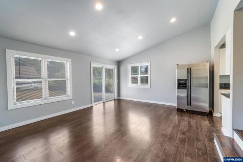 415 (#1-2) S 11th Street Independence OR 97351