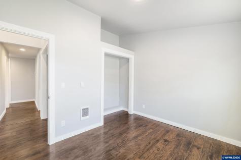 415 (#1-2) S 11th Street Independence OR 97351