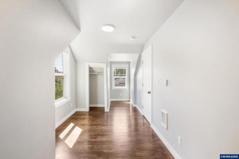 415 (#1-2) S 11th Street Independence OR 97351
