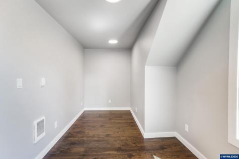 415 (#1-2) S 11th Street Independence OR 97351