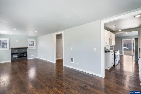 415 (#1-2) S 11th Street Independence OR 97351