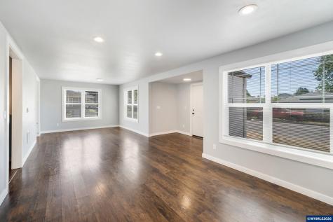415 (#1-2) S 11th Street Independence OR 97351