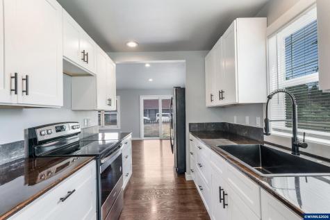415 (#1-2) S 11th Street Independence OR 97351