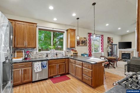 4464 Aztec Lp NE Albany OR 97321