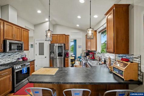 4464 Aztec Lp NE Albany OR 97321