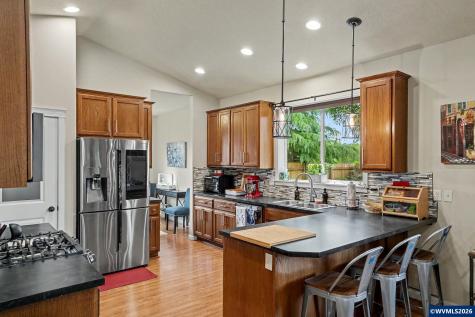 4464 Aztec Lp NE Albany OR 97321