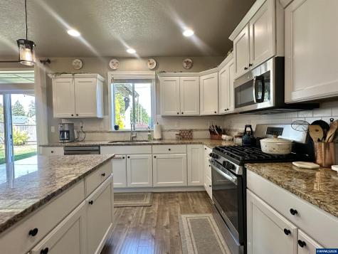 2737 NW Weather Stone Street Albany OR 97321