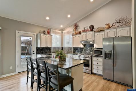 4334 Log Drive NE Salem OR 97305